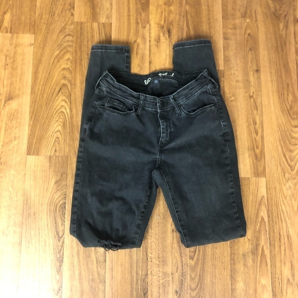 Black Universal Thread Ripped Curvy Skinny Jeans - Picture 4 of 6